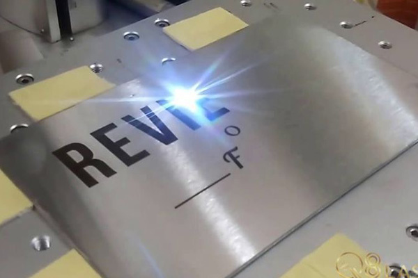 CẮT KHẮC LASER TRÊN KIM LOẠI